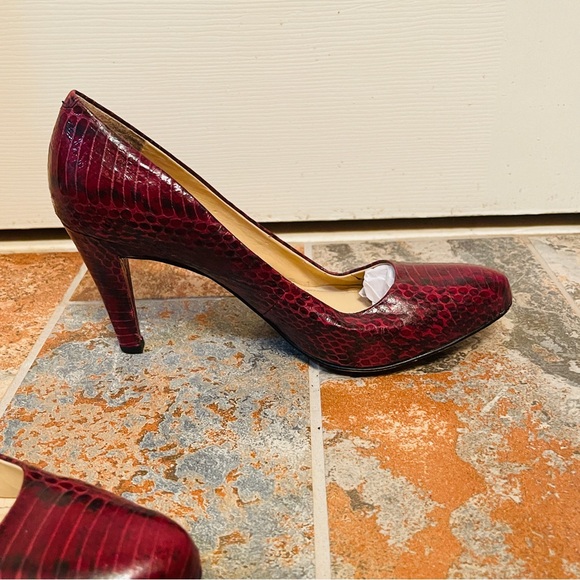 🐊Elegant Vince Camuto Leather Snake PrintHigh Heel Pumps! - Picture 15 of 16